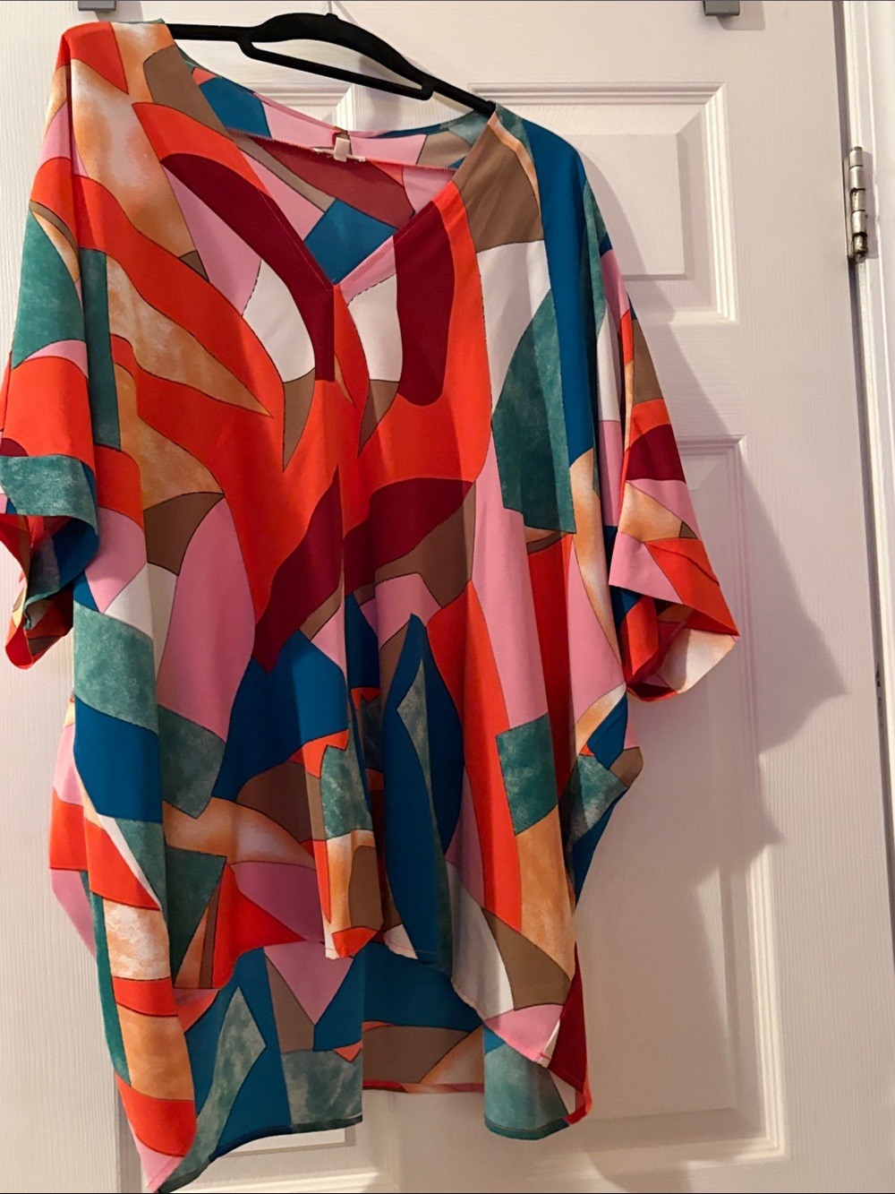 JODIFL Multicolor Abstract V-Neck Blouse with Bold Blocks